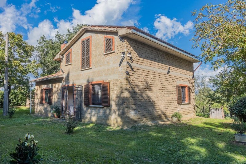 Hus på landet i Semproniano