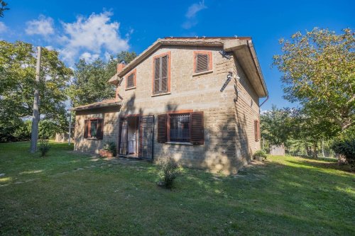 Hus på landet i Semproniano