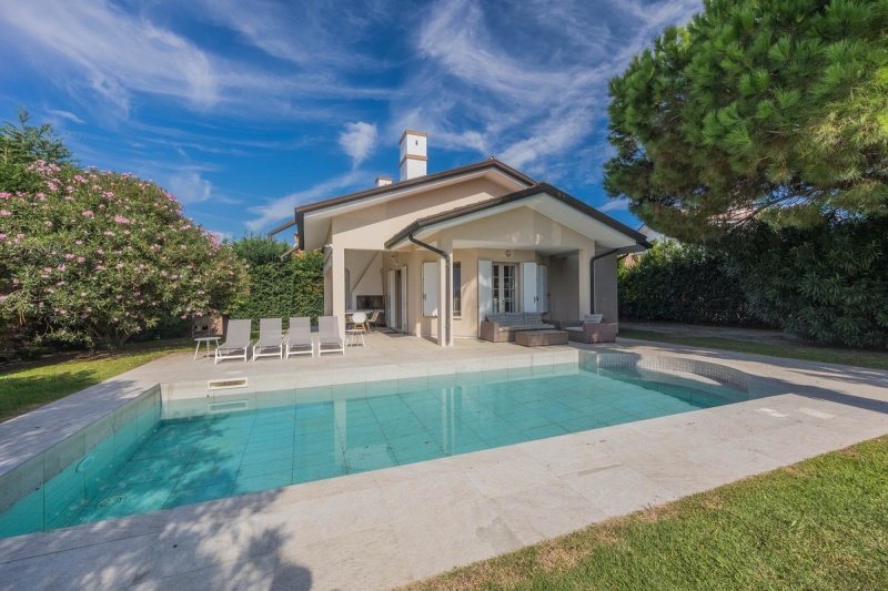 Вилла в Розолина