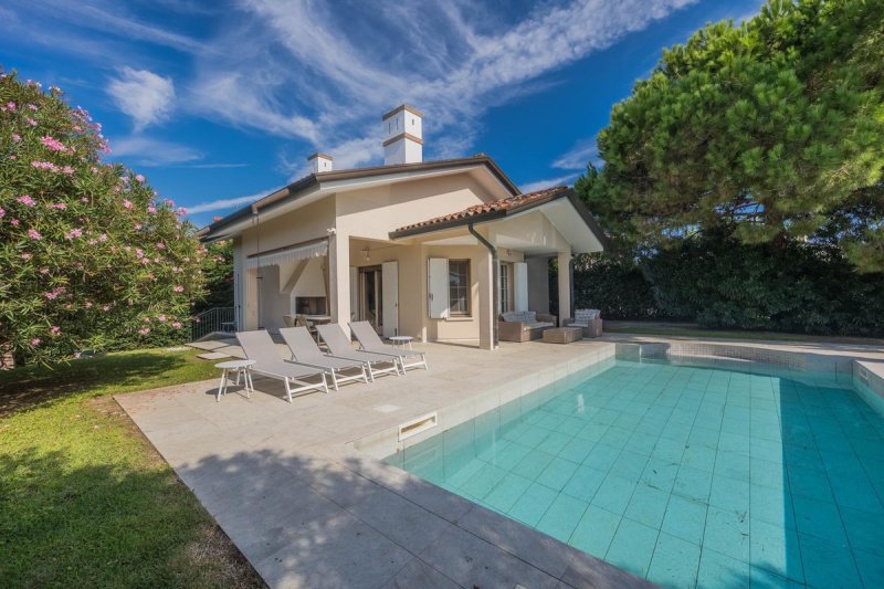 Вилла в Розолина