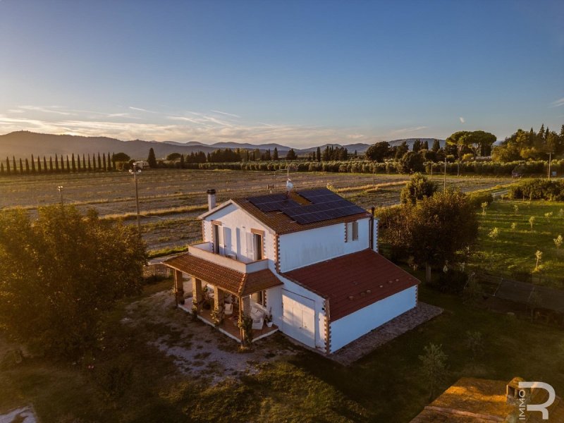 Вилла в Кастильоне-делла-Пеская