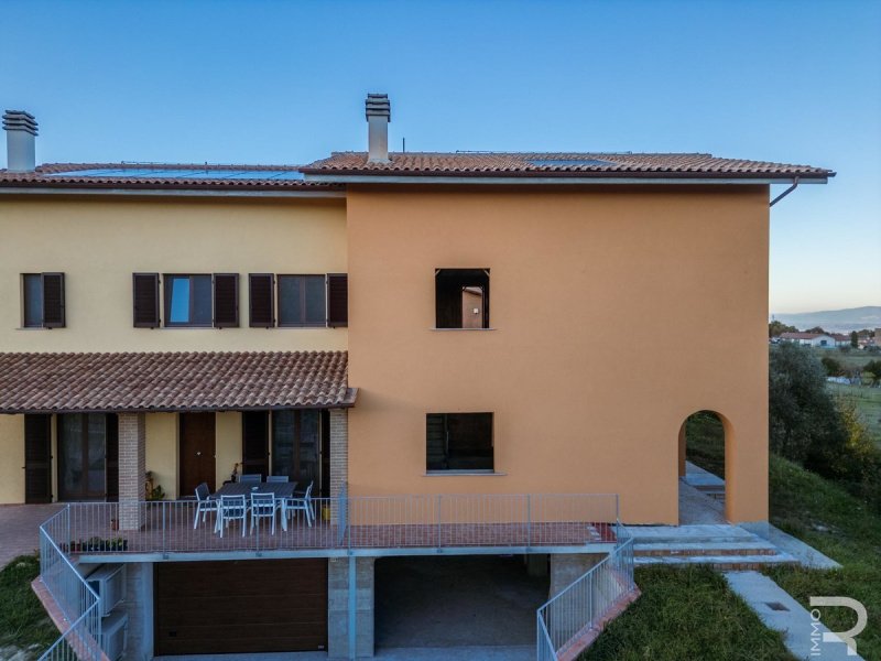 Semi-detached house in Sarteano