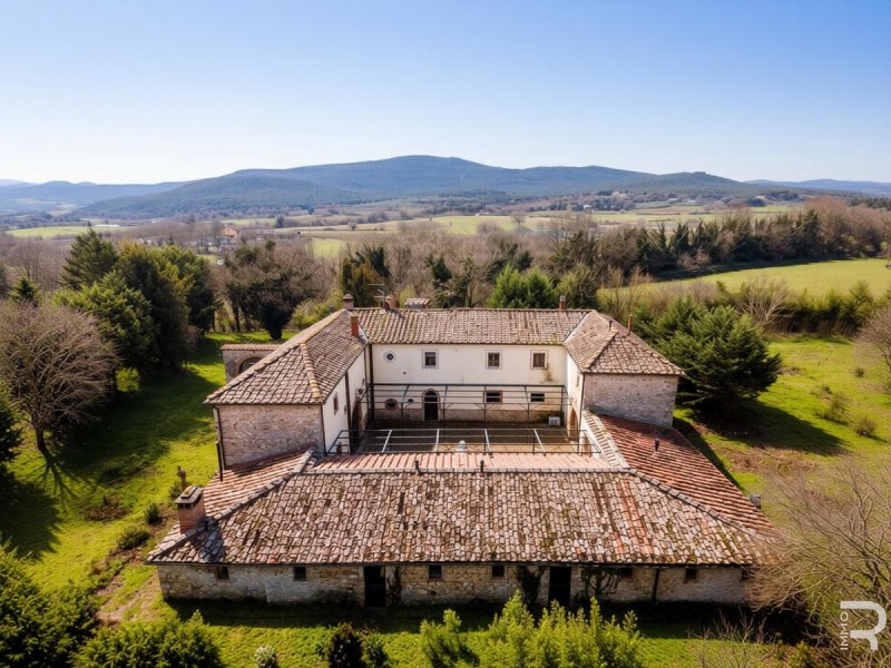 12 Bedrooms House for sale in Monteriggioni [799609] | Gate-away®