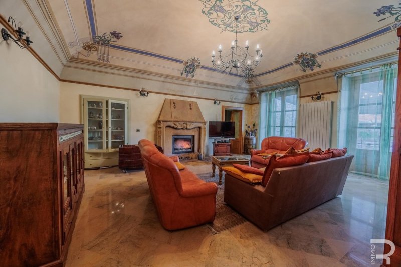 10 Bedrooms House for sale in Pontremoli [802540] | Gate-away®