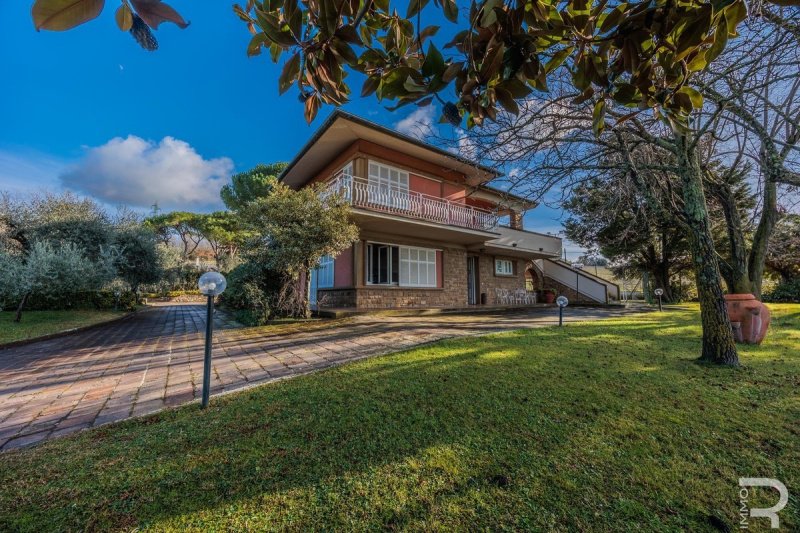 Вилла в Монтелупо-Фьорентино