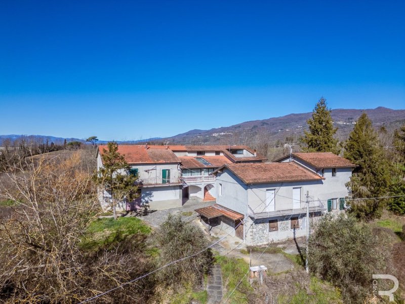 9 Bedrooms Country house for sale in Fivizzano [806754] | Gate-away®