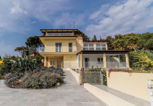 Villa i Massarosa