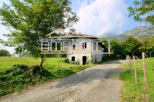 Country house in Griante