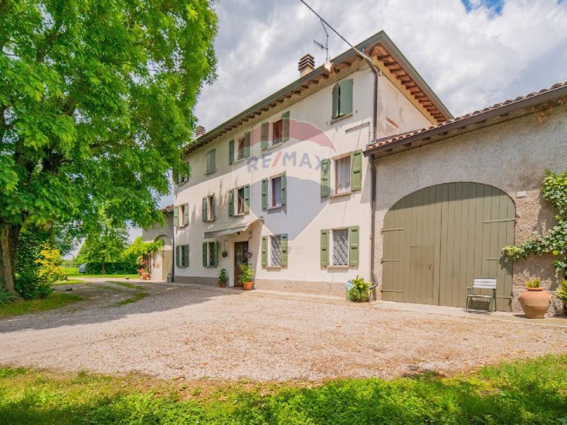 Detached house in Correggio