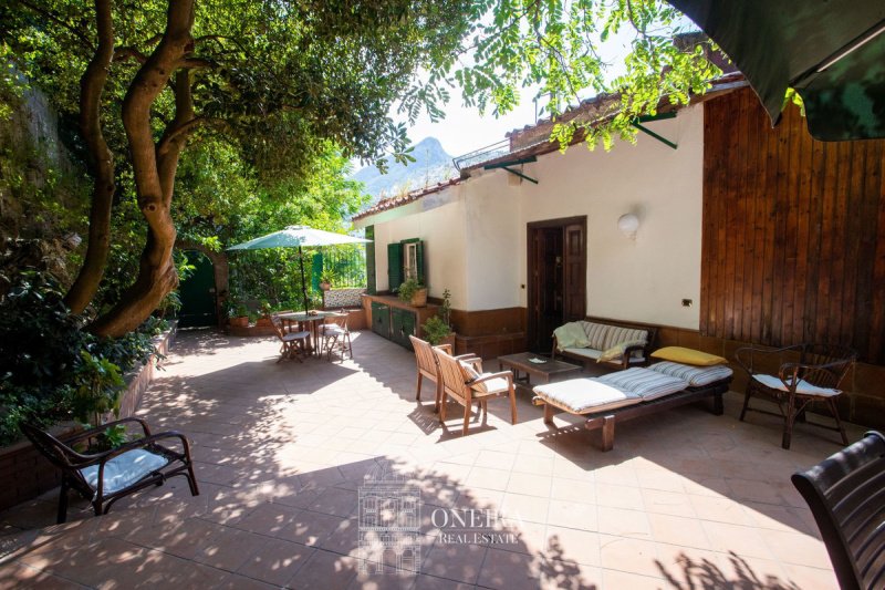 Вилла в Виетри-суль-Маре