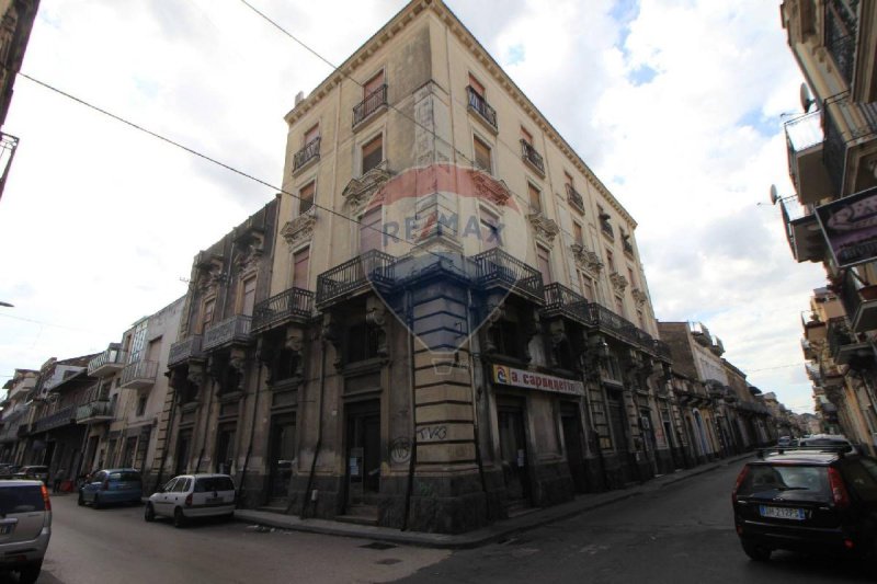 Kommersiell byggnad i Paternò