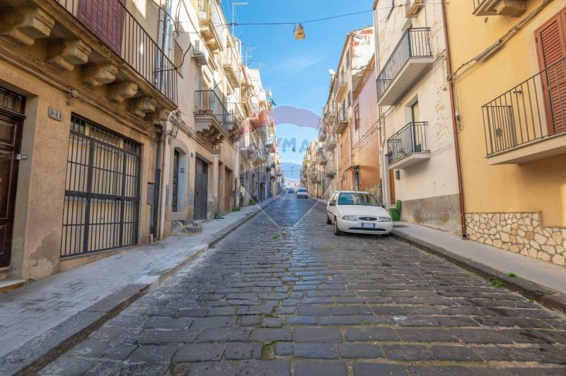 Edifício comercial em Caltagirone