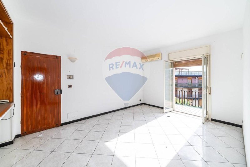 Apartamento em Aci Catena