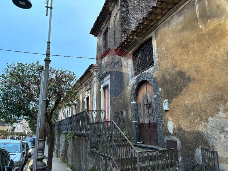 Half-vrijstaande woning in Aci Sant'Antonio