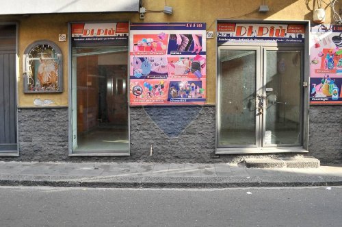 Edifício comercial em Gravina di Catania