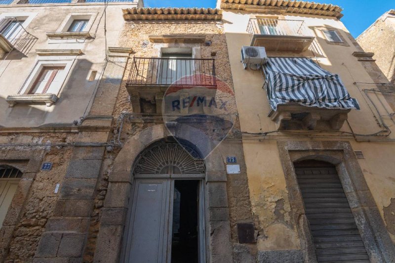 Vrijstaande woning in Caltagirone