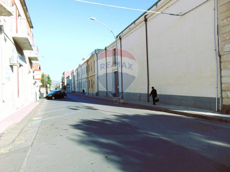 Edifício comercial em Giarre