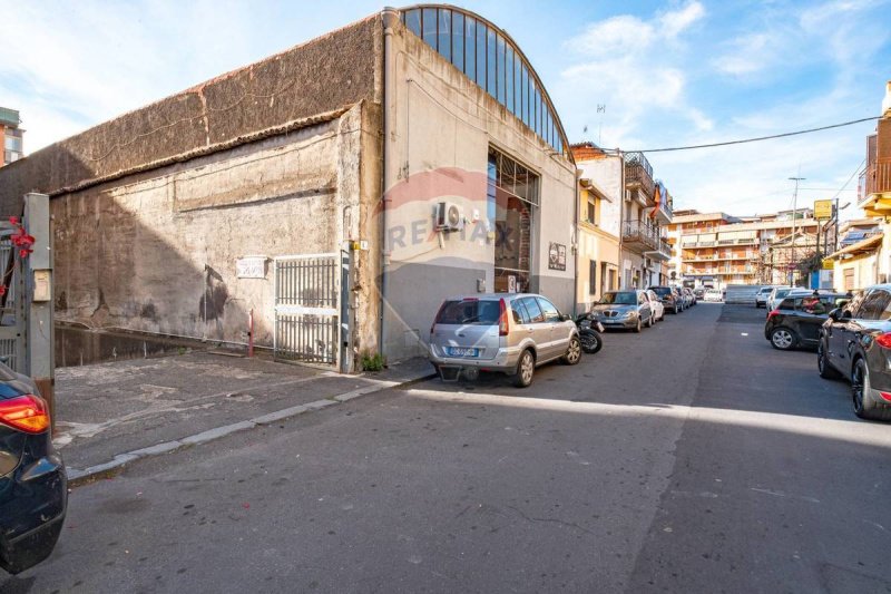 Kommersiell byggnad i Catania