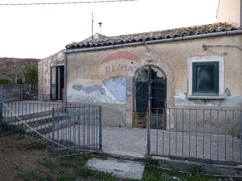 Casa geminada em Vizzini