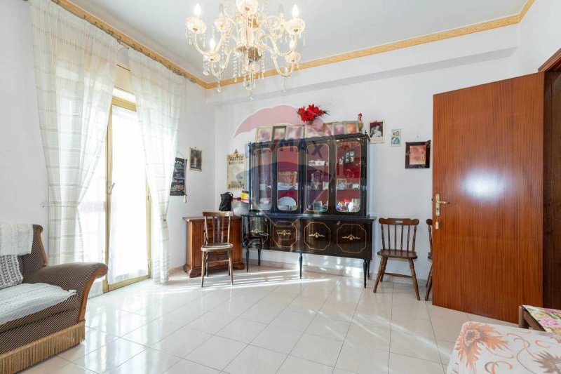 Apartamento em Aci Catena