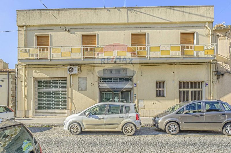 Zakelijk onroerend goed in Caltagirone