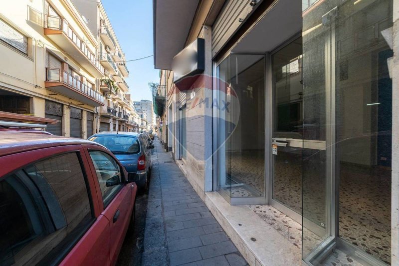 Inmueble comercial en Acireale