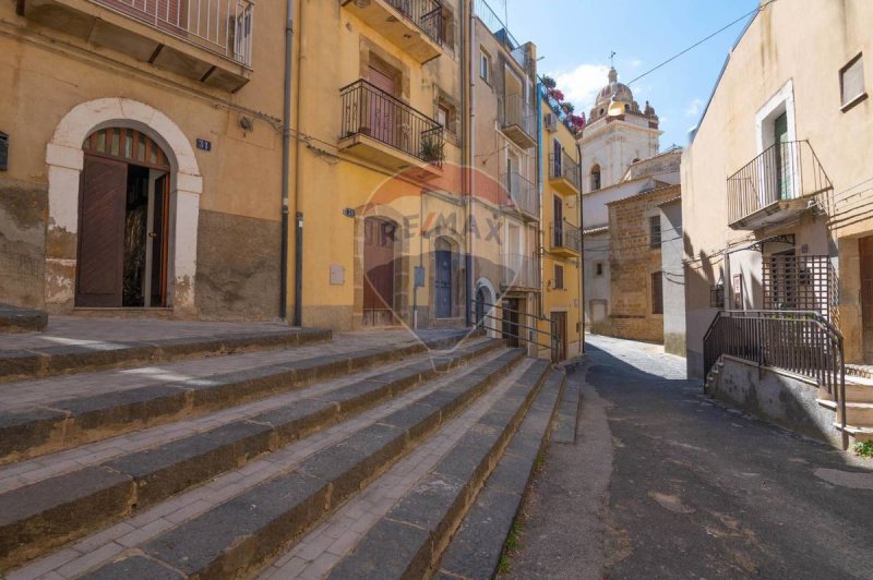 Maison jumelée à Caltagirone