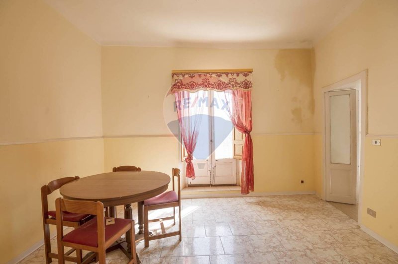 Half-vrijstaande woning in Caltagirone