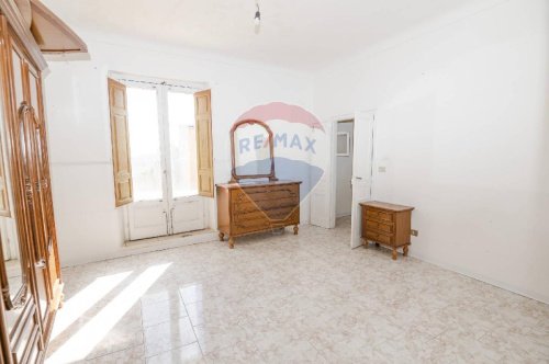 Half-vrijstaande woning in Caltagirone