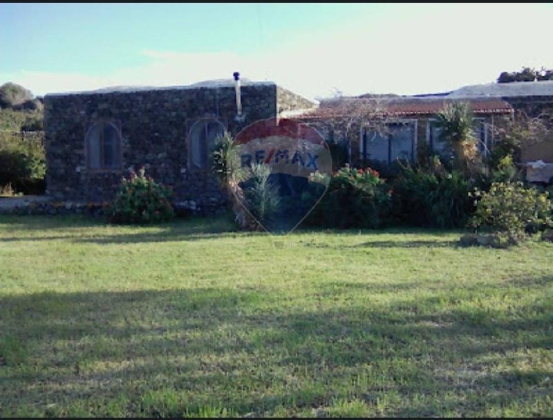 Detached house in Pantelleria