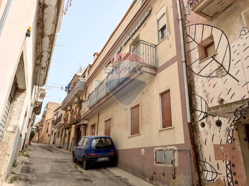 Half-vrijstaande woning in Caltagirone