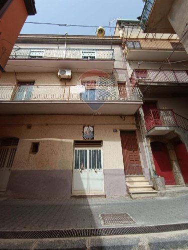 Half-vrijstaande woning in Caltagirone