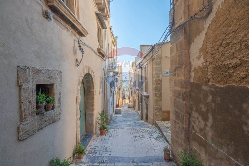 Local commercial à Caltagirone