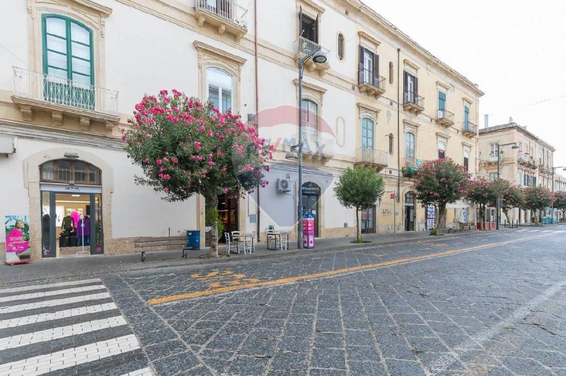 Edifício comercial em Siracusa