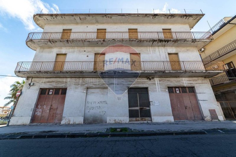 Casa indipendente a Aci Sant'Antonio