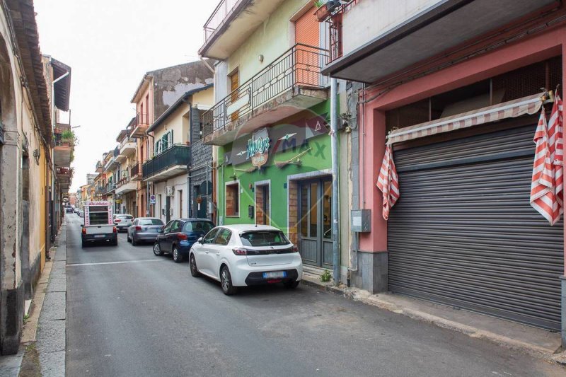 Edifício comercial em Nicolosi