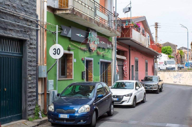 Edifício comercial em Nicolosi