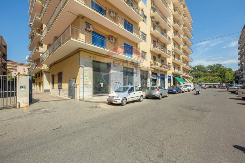 Inmueble comercial en Acireale