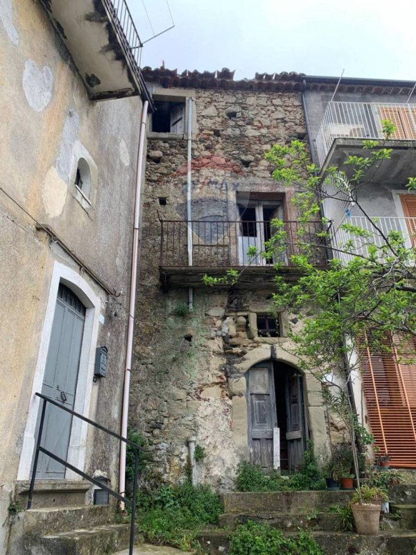 Casa indipendente a Castiglione di Sicilia