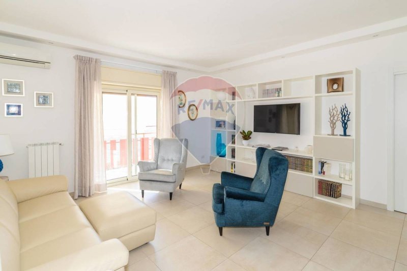 Apartamento em Aci Castello