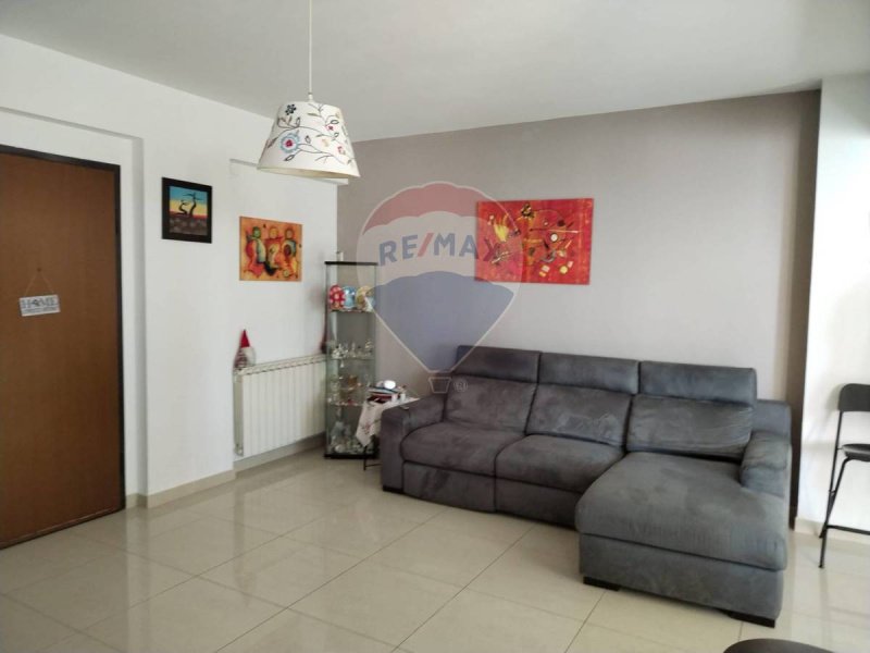 Apartamento em Aci Catena