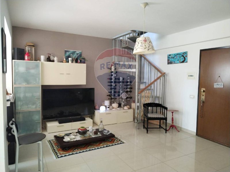 Apartamento em Aci Catena