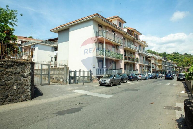 Apartamento em Aci Catena