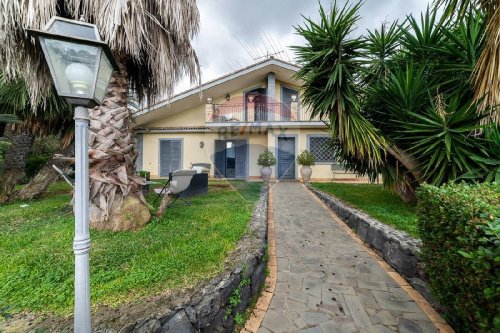 Villa in Aci Catena