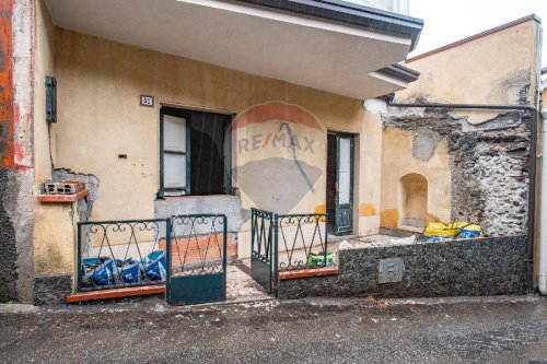 Half-vrijstaande woning in Trecastagni