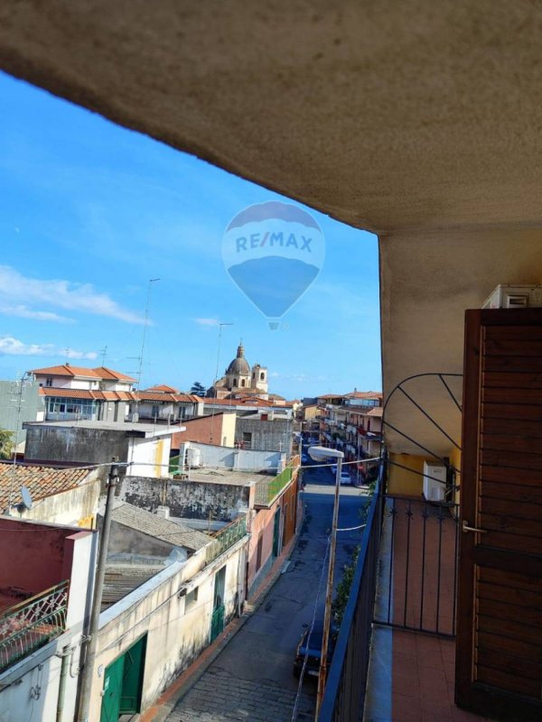 Apartamento em Aci Catena