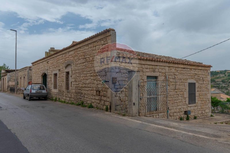 Semi-detached house in Modica