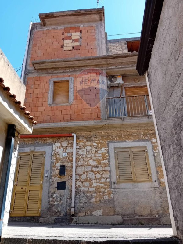 Casa indipendente a Castel di Iudica