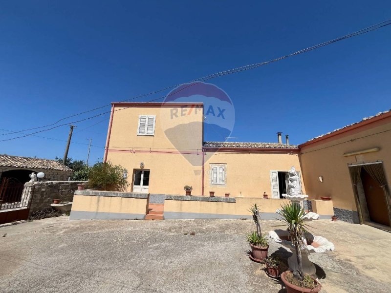 Detached house in Modica