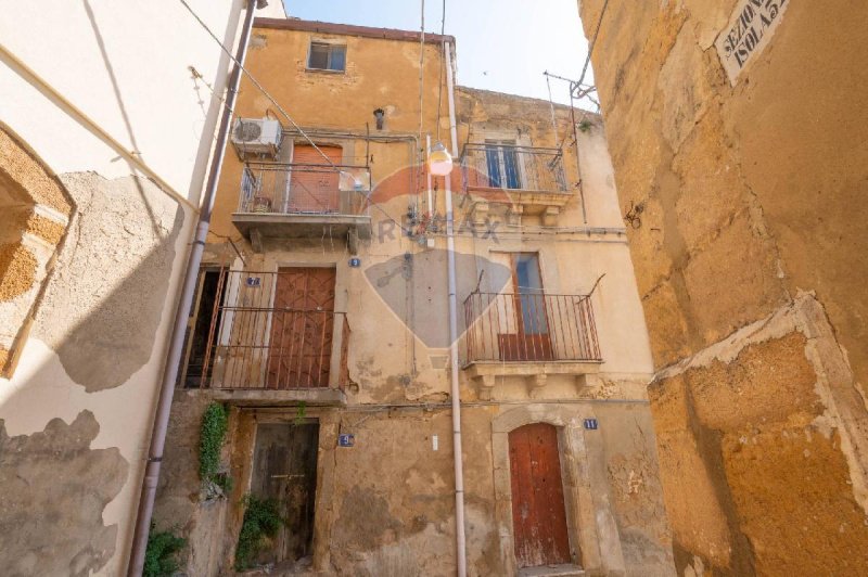 Vrijstaande woning in Caltagirone